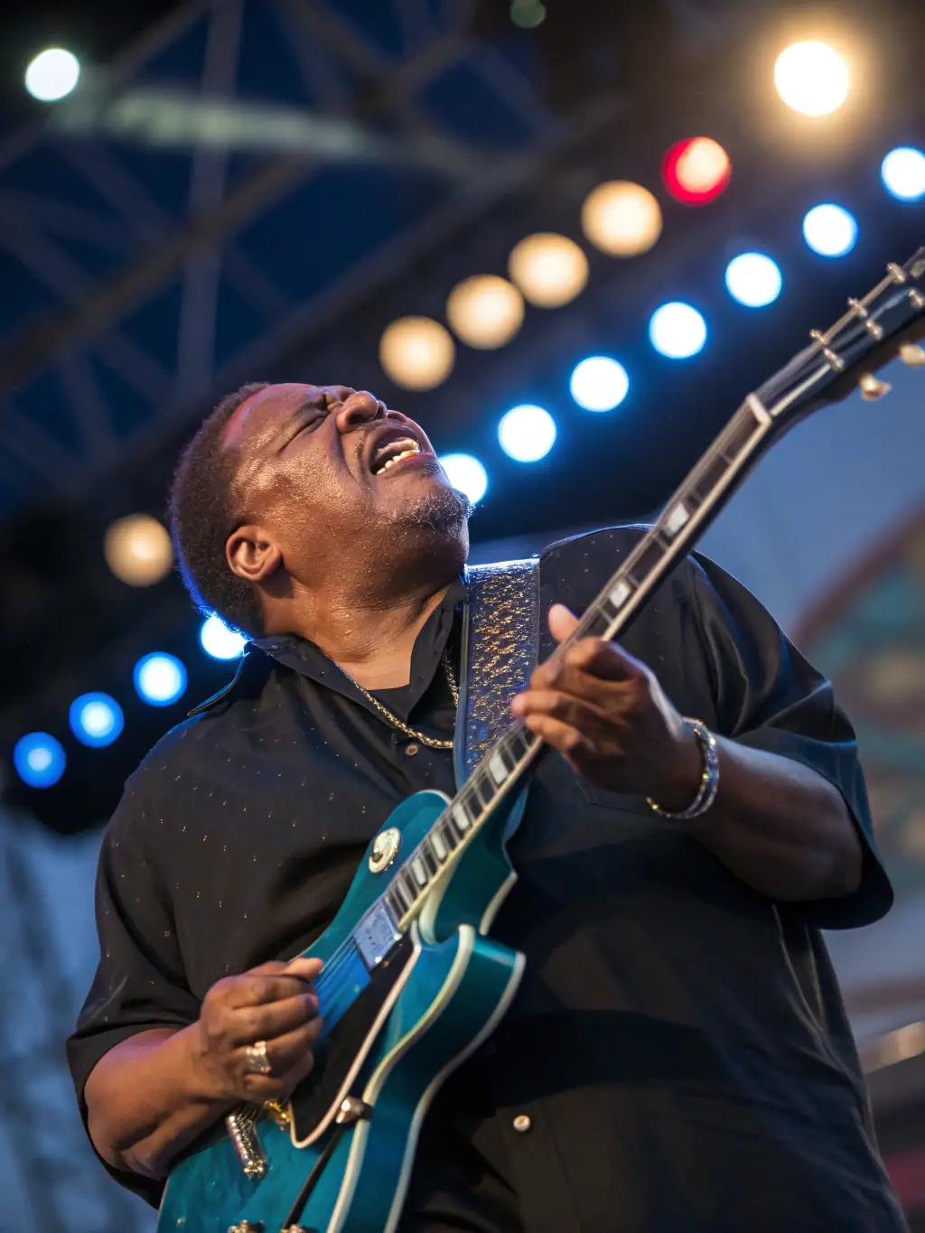 A photo of a local blues artist performing on stage at LA NUIT BLANCHE DU BLUES, highlighting the club's commitment to supporting emerging talent.